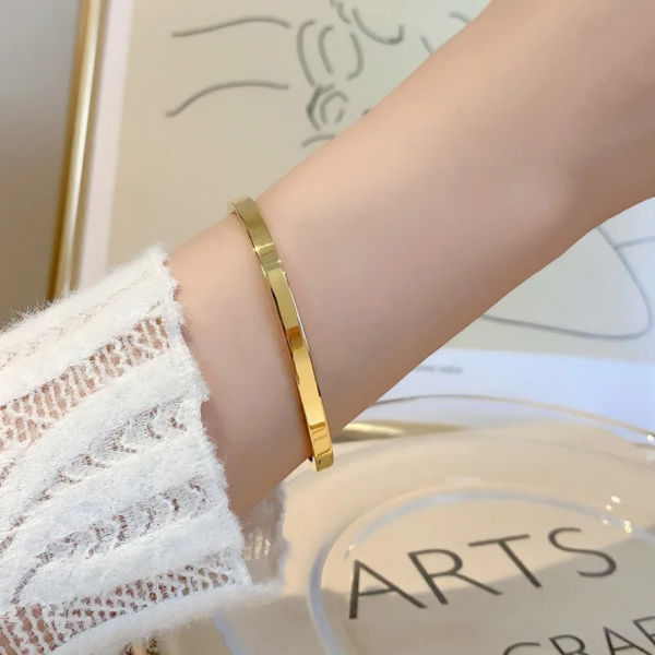 Classic Golden Bangle