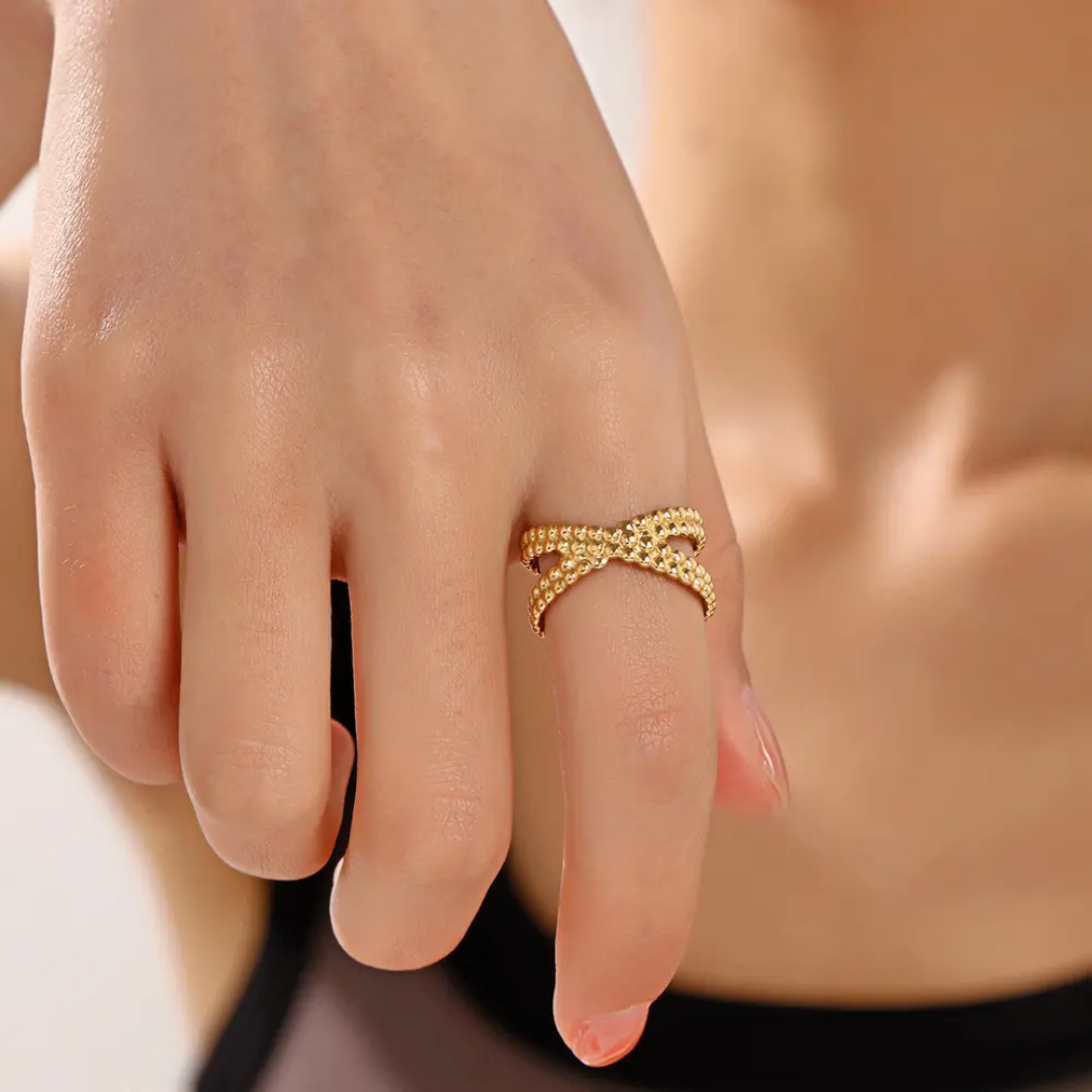 Crossloom Ring
