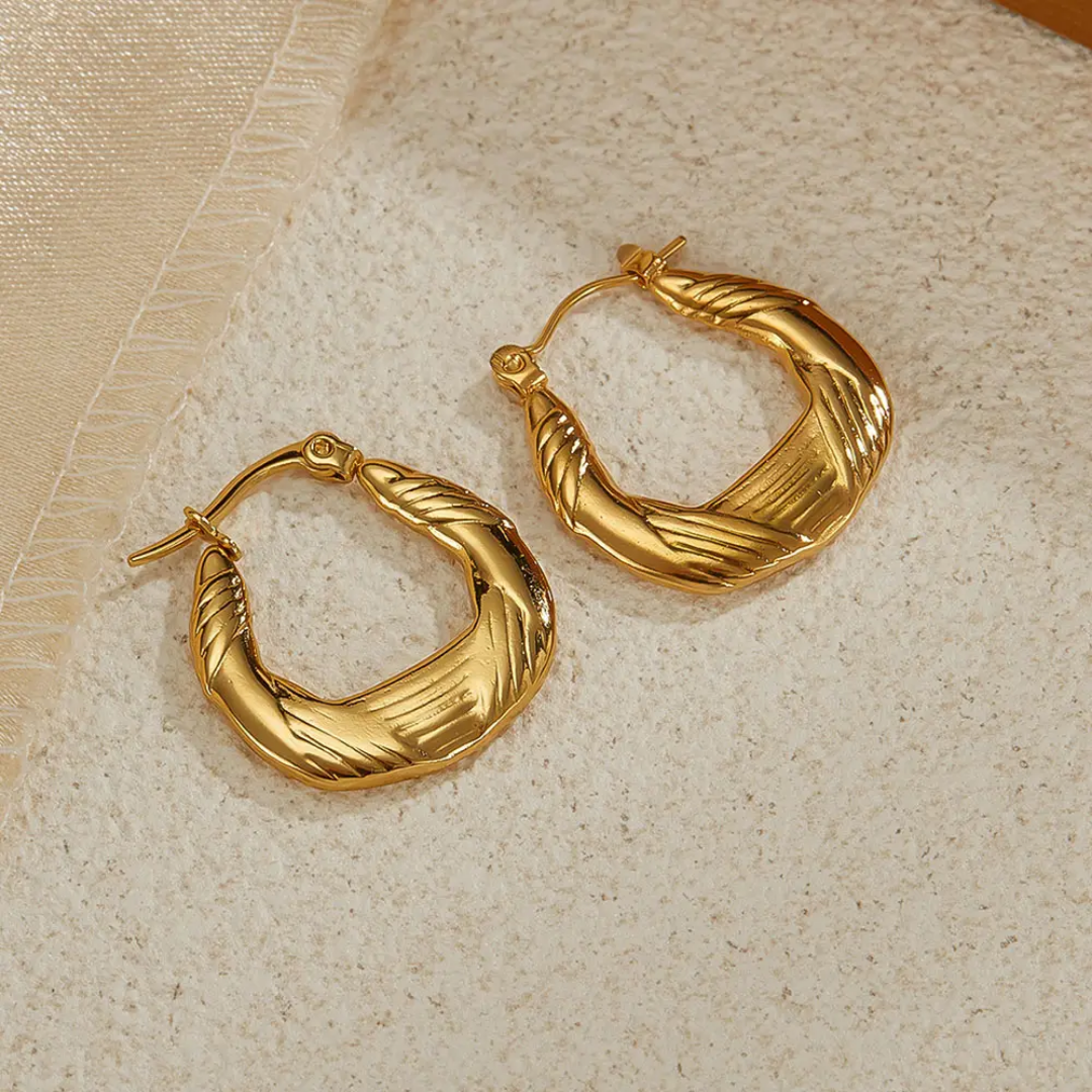 Lila Hoops