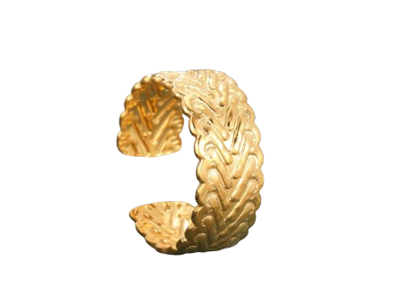 Ribbed Romance Ring